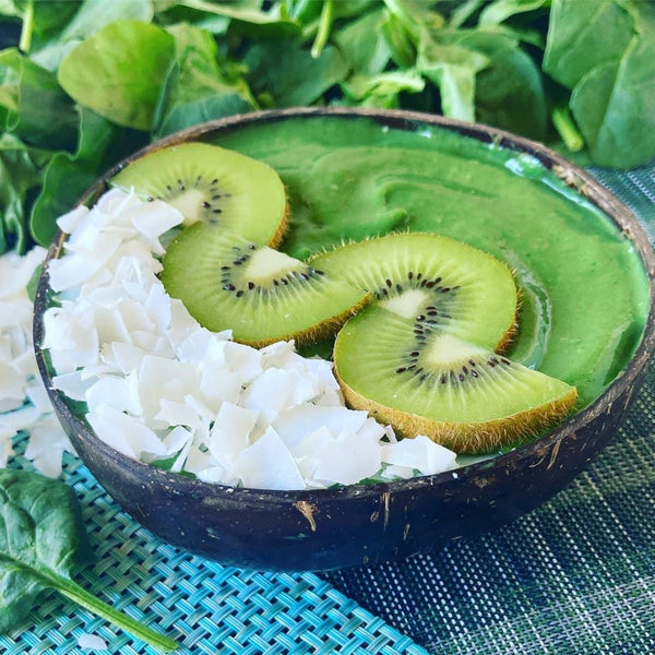 Power Greens Smoothie Bowl with Spirulina, Flaxseed and Mushroom Blend