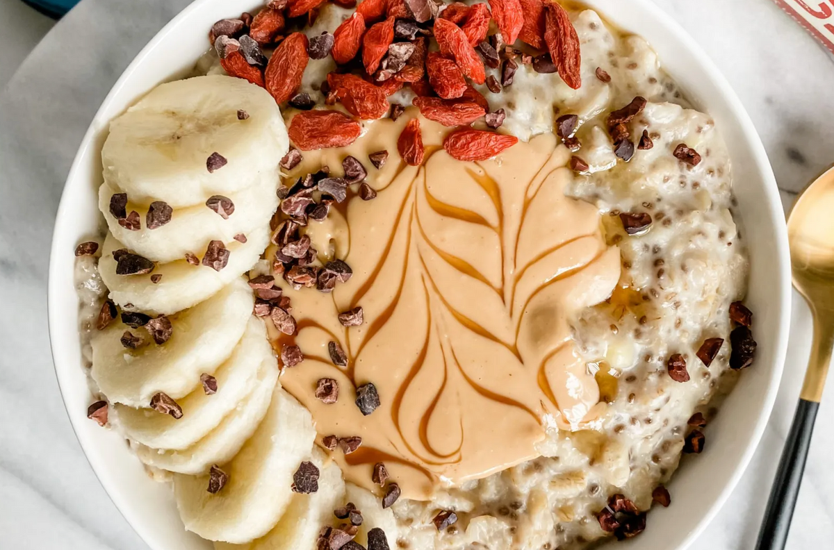 Antioxidant Chia Banana Oatmeal with Goji Berries and Cacao Nibs