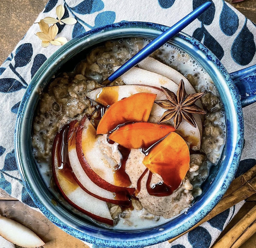 Loaded Oatmeal Bowl with Chia Seeds