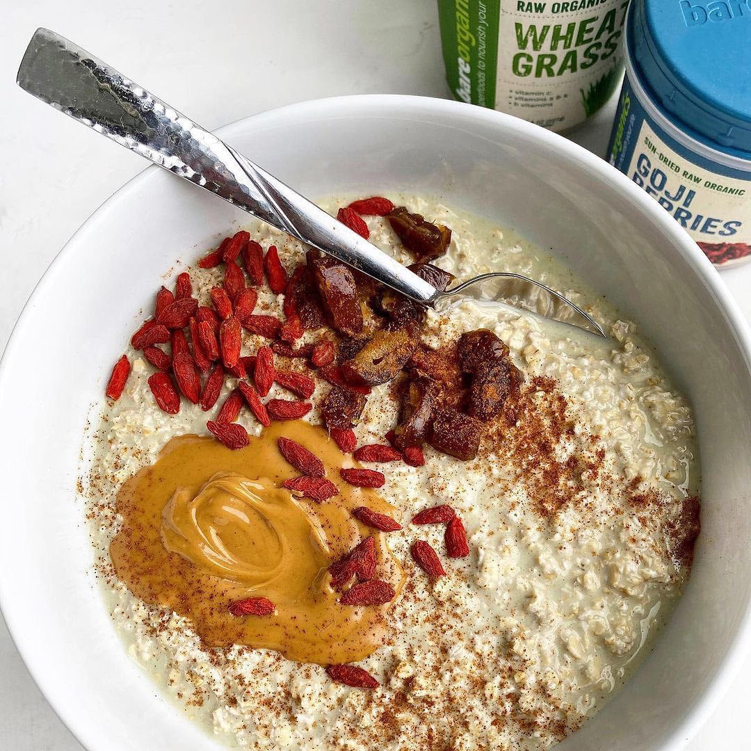 Loaded Vitamin C-Packed Overnight Oats with Wheatgrass and Goji Berries