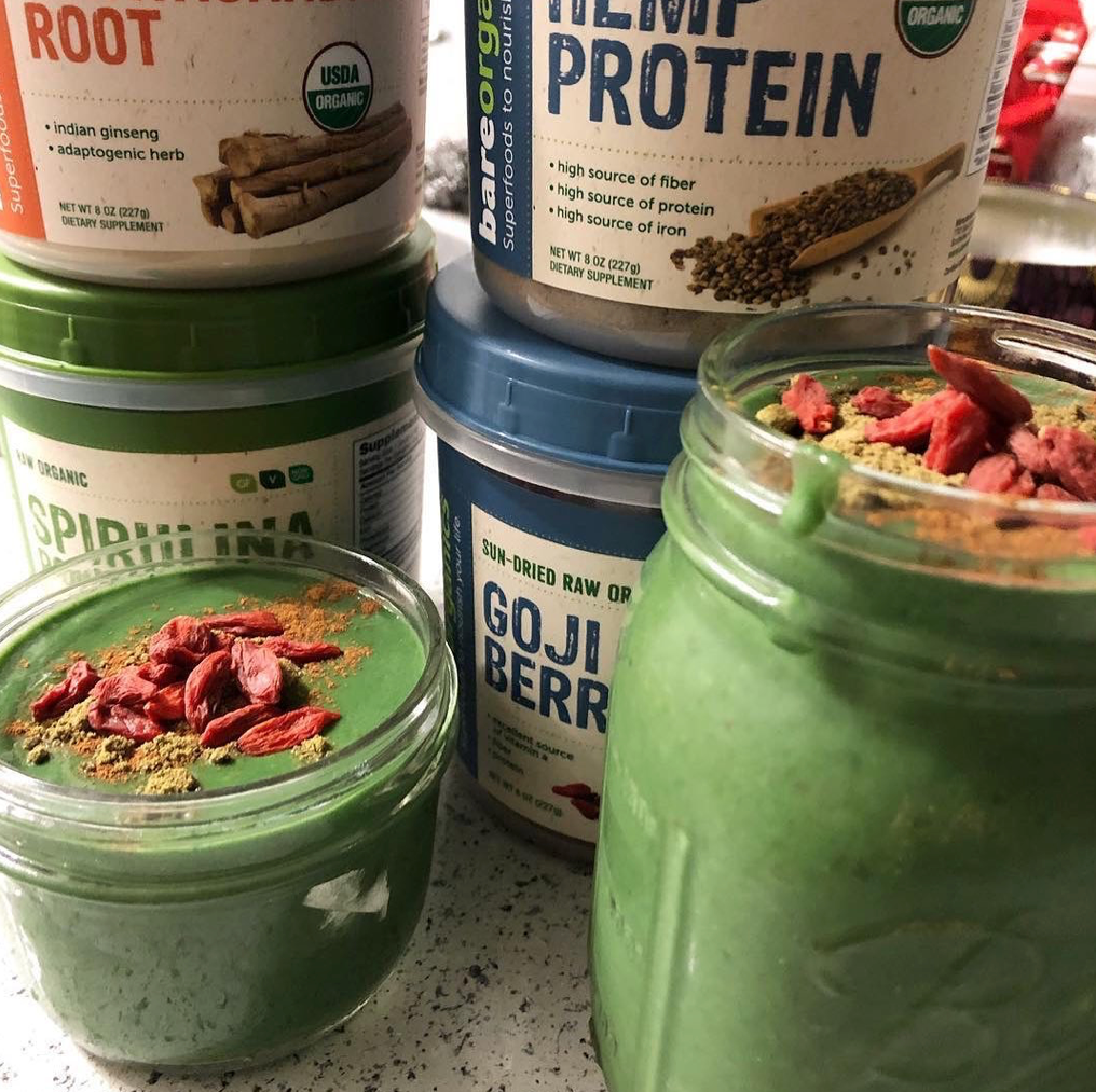 Green Super Smoothie with Spirulina, Wheatgrass, Ashwaghanda, Goji Berries and Marine Greens